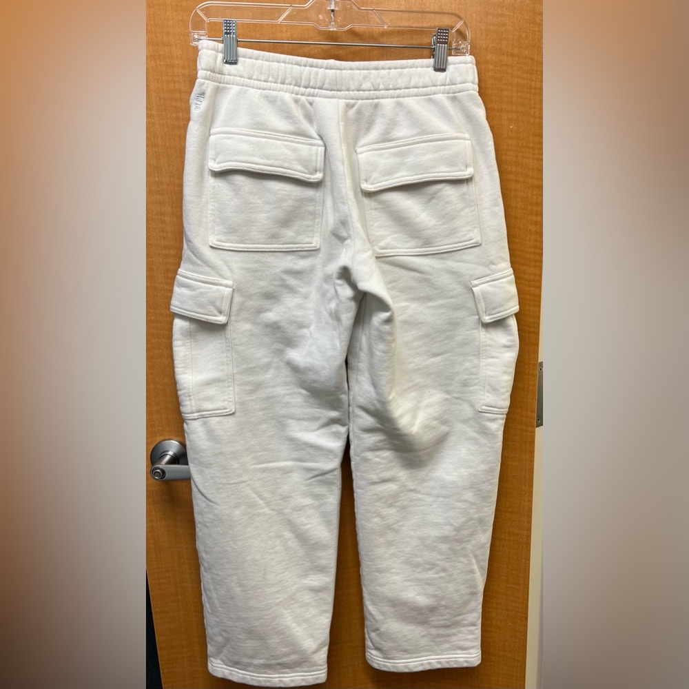 ARITZIA CARGO SWEATS IN WHITE